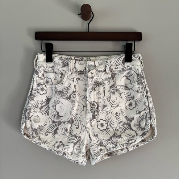 ANTHROPOLOGIE PILCRO FLORAL PRINTED JEAN SHORTS SIZE 25 - Picture 1 of 9